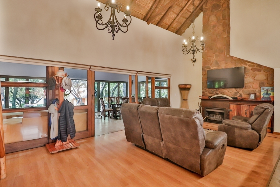 6 Bedroom Property for Sale in Lakeland North West